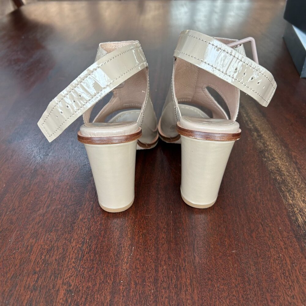 Donald Pliner Emiko crinkle patent leather sandal, 7.5, Never worn - Picture 11 of 14